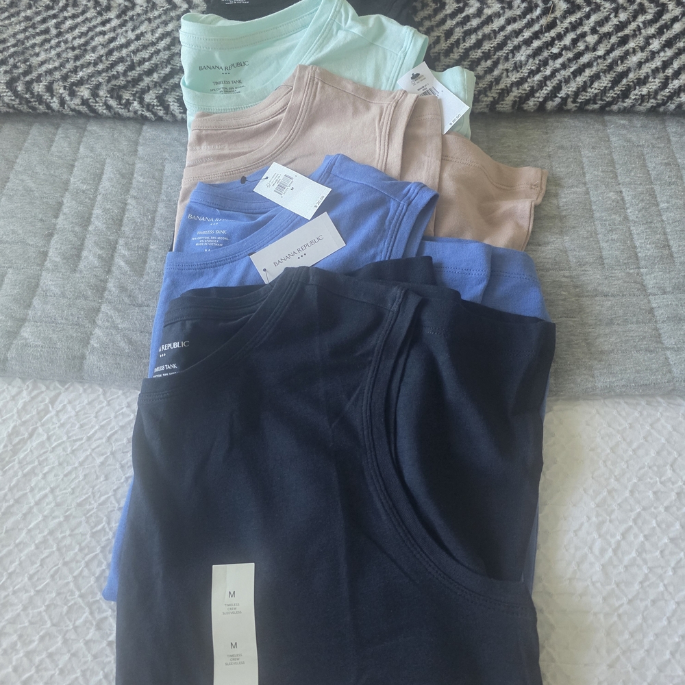 NOT FOR SALE SOLD NWT 5 TIMELESS TANKS Banana Republic